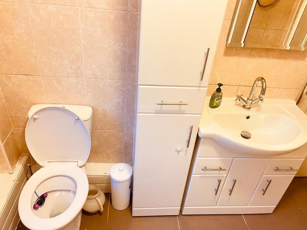 3 Bedroom Holiday House,Close To M6-Express Way To Centre Birmingham Exterior foto