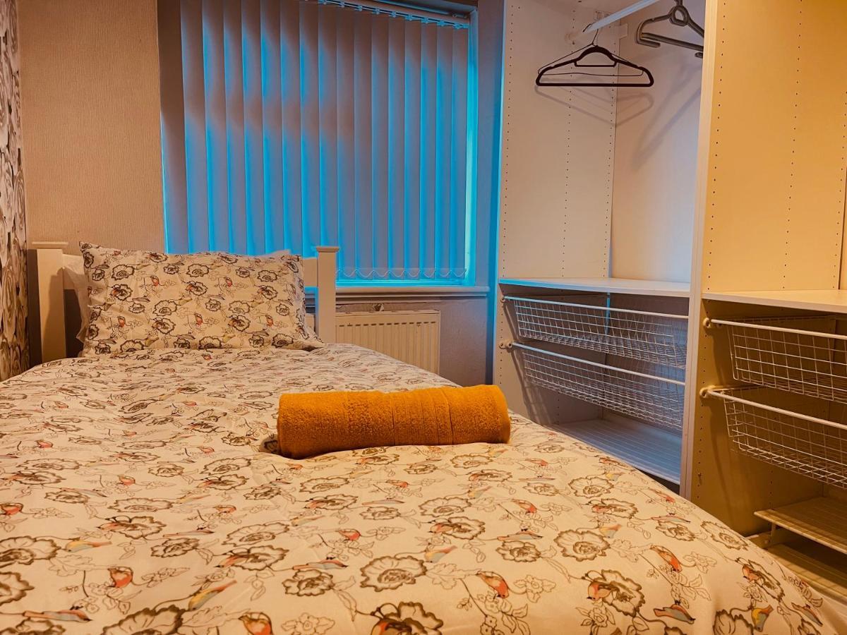 3 Bedroom Holiday House,Close To M6-Express Way To Centre Birmingham Exterior foto